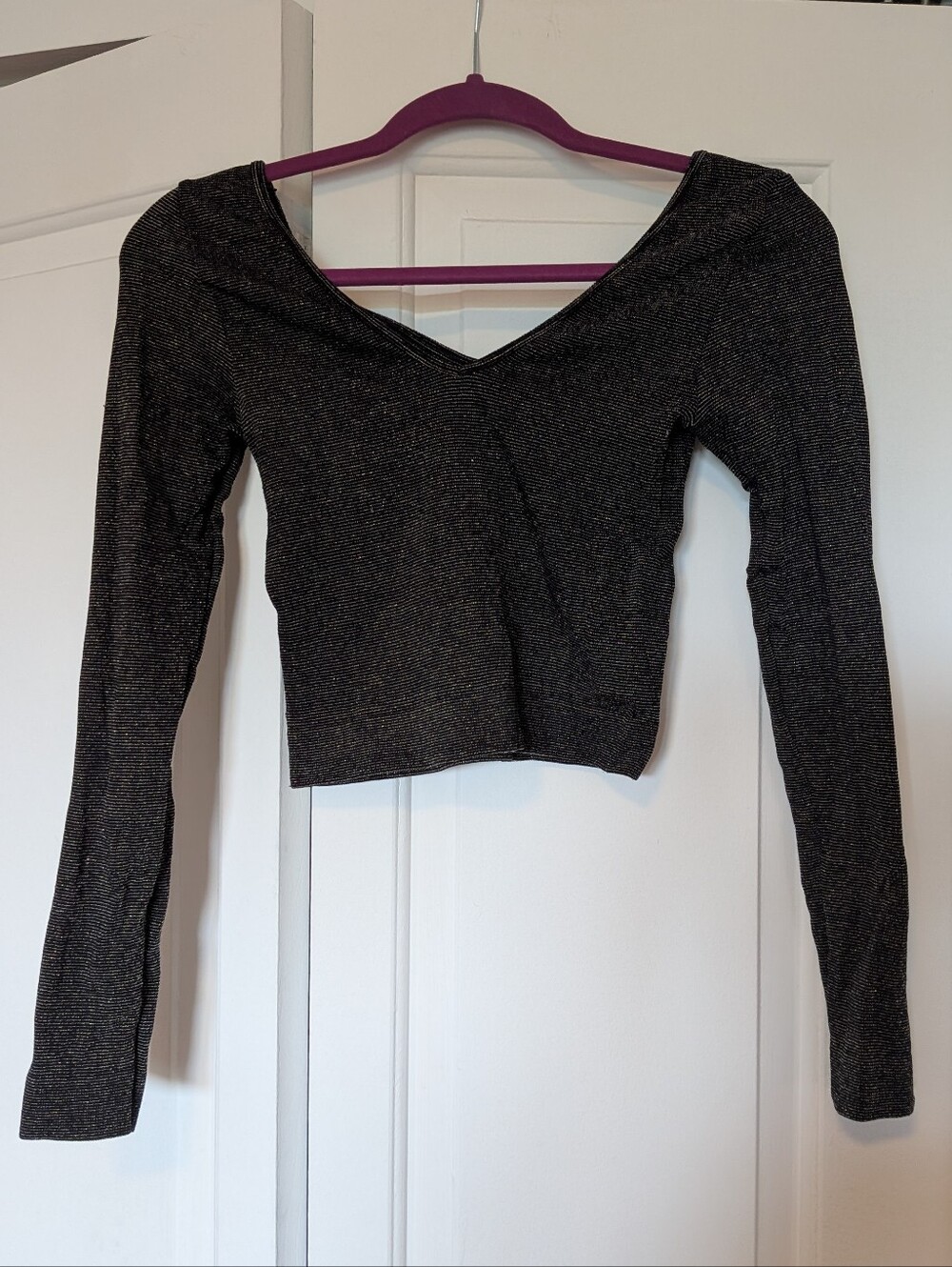 Retro Gold Metallic Black Long-Sleeve V-Neck Crop Top Disco 70s 80s Dancewear